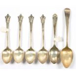 A SET OF FIVE EDWARD VII SILVER COFFEE SPOONS, BIRMINGHAM 1901 AND A GEORGE III SILVER TEASPOON,