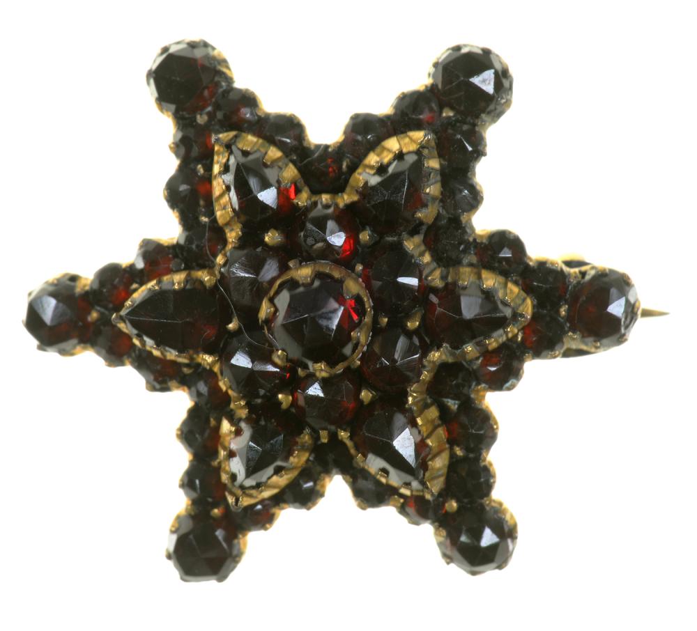 A VICTORIAN BOHEMIAN GARNET BROOCH, IN SILVER GILT++LIGHT WEAR CONSISTENT WITH AGE