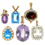 SIX GEM SET PENDANTS IN 9CT GOLD AND GOLD MARKED 9K, COMPRISING TWO AMETHYST PENDANTS, A GARNET
