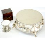 AN EPNS WEDDING CAKE STAND, 58 CM DIAM, EARLY 20TH C AND A CONTEMPORARY PILLARED STAND, BOXED (2)