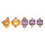THREE AMETHYST RINGS IN 9CT GOLD AND TWO CITRINE RINGS IN 9CT GOLD, 18.5G, SIZE K - N++LIGHT WEAR