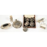 MISCELLANEOUS SILVER ARTICLES, INCLUDING FIVE PIERCED SILVER BUTTONS, A NOVELTY PIG VESTA CASE, ETC,