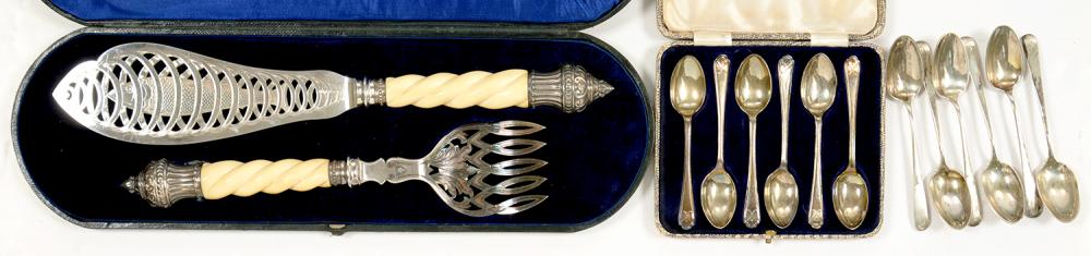 A SET OF SIX GEORGE V SILVER GILT COFFEE SPOONS, SHEFFIELD 1933, CASED, A VICTORIAN SILVER AND