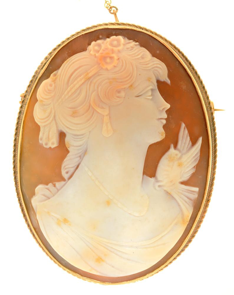 A SHELL CAMEO BROOCH OF APHRODITE IN 9CT GOLD, BIRMINGHAM 1979, 6.2 CM L++LIGHT WEAR CONSISTENT WITH