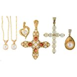A QUANTITY OF CULTURED PEARL JEWELLERY COMPRISING A DIAMOND AND PEARL CROSS PENDANT IN GOLD MARKED