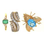 AN EMERALD AND DIAMOND RING IN 18CT GOLD, SIZE L½, 2G, A TOPAZ INSECT BROOCH IN GOLD MARKED 9K AND A