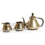 AN EDWARD VII SILVER THREE PIECE TEA SERVICE, TEAPOT 14.5 CM H, LONDON 1907, 17OZS++TARNISHED