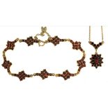 A BOHEMIAN GARNET PENDANT IN GOLD ON A 9CT GOLD CHAIN AND BRACELET EN SUITE, 15G++GOOD CONDITION