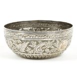 A VICTORIAN SILVER SUGAR BOWL IN THE INDIAN STYLE, 7.5 CM DIAM, LONDON 1887, 1OZ 11DWTS