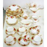 A ROYAL ALBERT OLD COUNTRY ROSES DINNER SERVICE