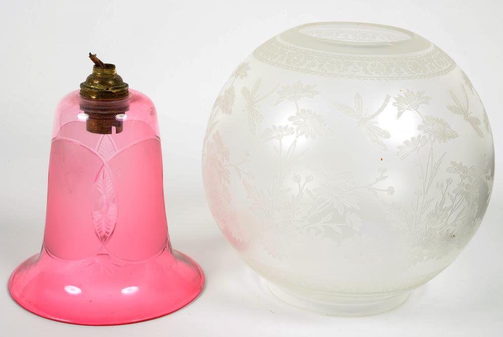 A CUT AND FROSTED CRANBERRY GLASS ELECTRIC LIGHT PENDANT SHADE, 14CM H, EARLY 20TH C AND A LATE