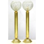 A PAIR OF VICTORIAN STYLE REEDED BRASS TABLE LAMPS ON LEAF EMBOSSED HEXAGONAL FOOT WITH CUT GLASS