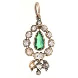 A GEORGIAN EMERALD AND ROSE CUT DIAMOND PENDANT IN SILVER, 3.5 CM L EXCLUDING BALE, EARLY 19TH C,