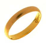A 22CT GOLD WEDDING RING, BIRMINGHAM 1936, 1.5G, SIZE J++LIGHT WEAR CONSISTENT WITH AGE