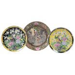 ONE AND A PAIR OF DECORATIVE ORIENTAL PLATES