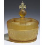A BRITISH PRESS MOULDED AMBER GLASS CROWN SHAPED POT POURRI BOWL AND COVER, EARLY 20TH C  20cm h