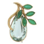 A PEAR SHAPED AQUAMARINE AND EMERALD  BROOCH, LATE 20TH C  in gold, 4cm, 15.5g Good condition