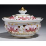 A CHAMBERLAIN'S WORCESTER SUGAR BOWL AND COVER, C1825  painted with cabbage roses and gilt, 15cm