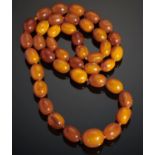 A NECKLACE OF FORTY ONE AMBER BEADS 80g Good condition