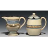 A BARREL SHAPED SLIP-DIPPED PEARLWARE MUSTARD POT AND COVER AND THISTLE SHAPED CREAM JUG, C1820 with