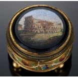 AN ITALIAN GILTMETAL AND ENAMEL TRINKET BOX, THE LID INSET WITH A ROMAN MICROMOSAIC OF THE COLOSSEUM