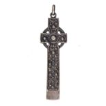 AN IONA SILVER CROSS BY ALXANDER RITCHIE 8cm h, maker's marks and IONA, Glasgow 1926, 12dwts