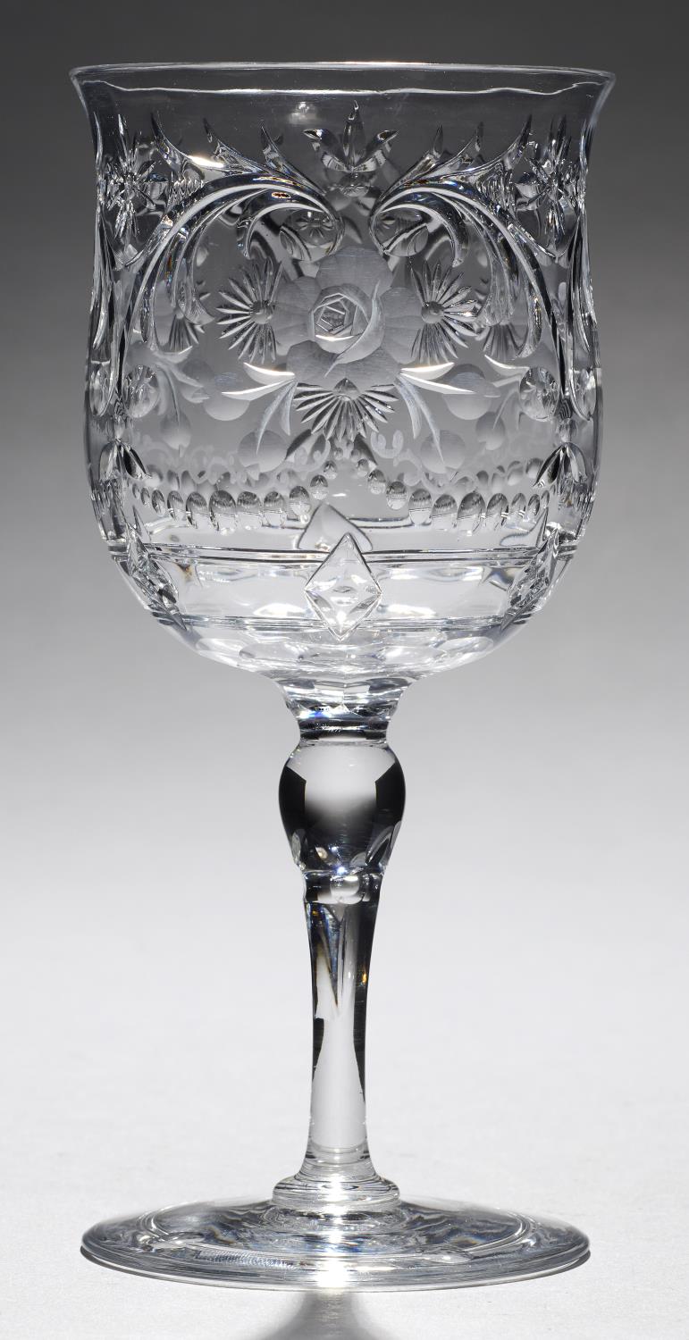 AN ENGLISH INTAGLIO ENGRAVED 'ROCK CRYSTAL' WINE GLASS, EARLY 20TH C the tulip shaped bowl