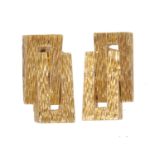 A PAIR OF TEXTURED 18CT GOLD INTERLOCKING RECTANGLE CUFFLINKS BY KUTCHINSKY  1.1 x 2.1cm, signed