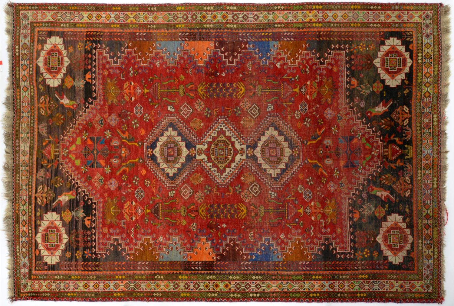 A QASHQAI RUG 174 x 263cm