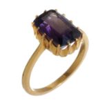 AN AMETHYST RING  in gold, unmarked, 4.6g, size N