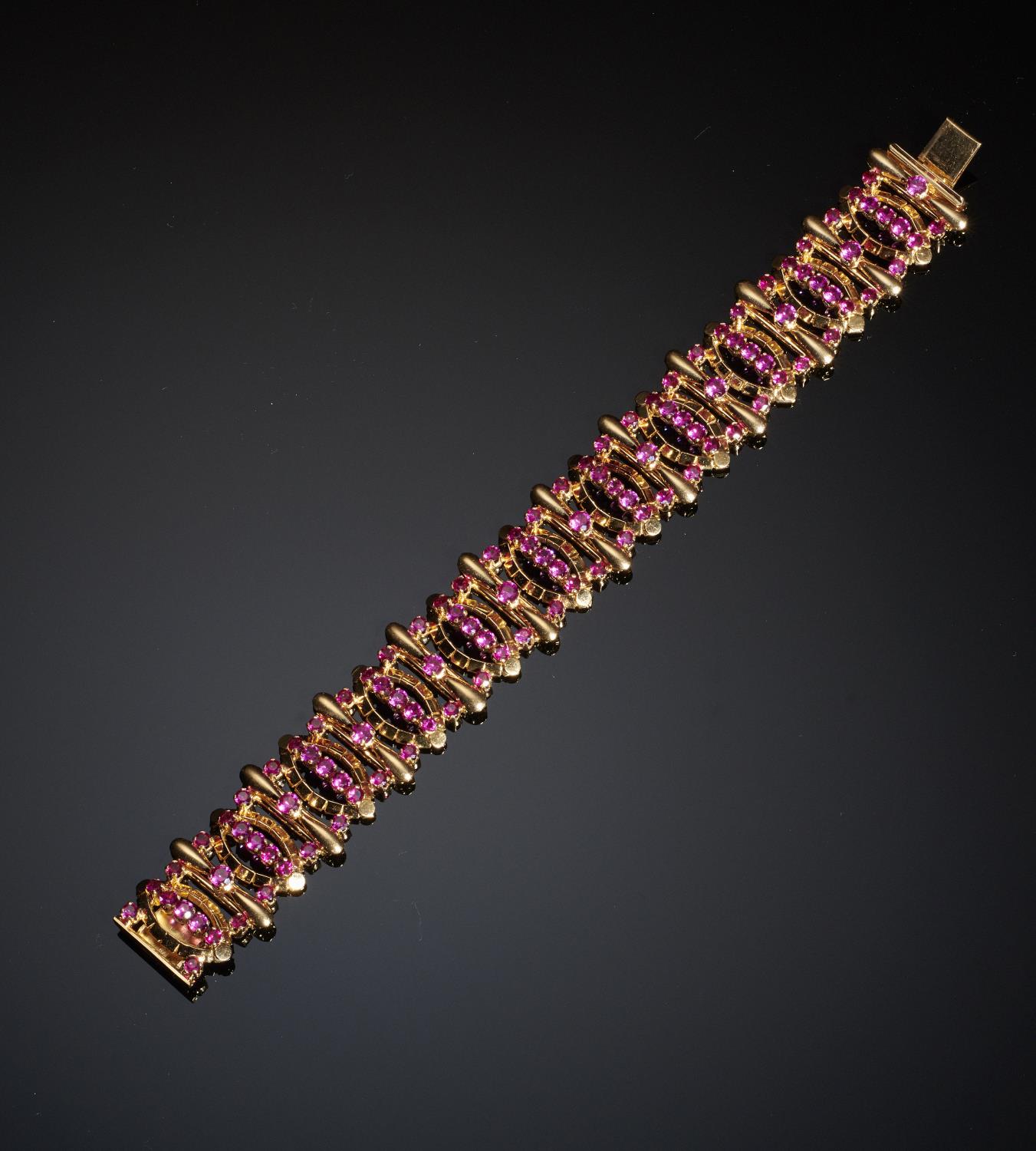 A GOLD AND SYNTHETIC RUBY BRACELET  18.5cm l, marked 750, 51.5g Good condition