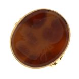 A CORNELIAN INTAGLIO RING IN GOLD, UNMARKED, 2.5G, SIZE Q