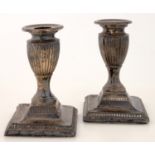 A PAIR OF VICTORIAN SILVER DWARF CANDLESTICKS, 11 CM H. LOADED, LONDON 1898