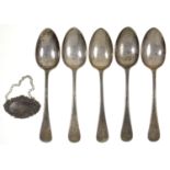 FIVE GEORGE V SILVER SPOONS, SHEFFIELD 1910 AND 1912 AND AN ELIZABETH II SILVER DECANTER LABEL,
