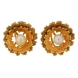 A PAIR OF CULTURED PEARL EARRINGS AS A FLOWER, IN 9CT GOLD, 6G