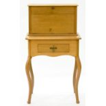 A LIGHT OAK WRITING CABINET, THE BASE WITH SCROLLING LEGS, EARLY 20TH C, 110CM H; 65 X 40CM