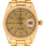 A ROLEX OYSTER PERPETUAL DAY AND DATE 18CT GOLD GENTLEMAN'S WRISTWATCH, MAKER'S GOLD BRACELET AND