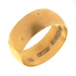 A 22CT GOLD WEDDING RING, CHESTER 1915, SIZE M, 5G