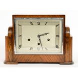 AN OAK MANTLE CLOCK WITH CHIMING MOVEMENT, 22CM H, 1930'S