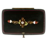 A VICTORIAN OLD CUT DIAMOND AND ENAMEL BROOCH IN GOLD MARKED 15C, 4.2 CM L, 4G, CASED