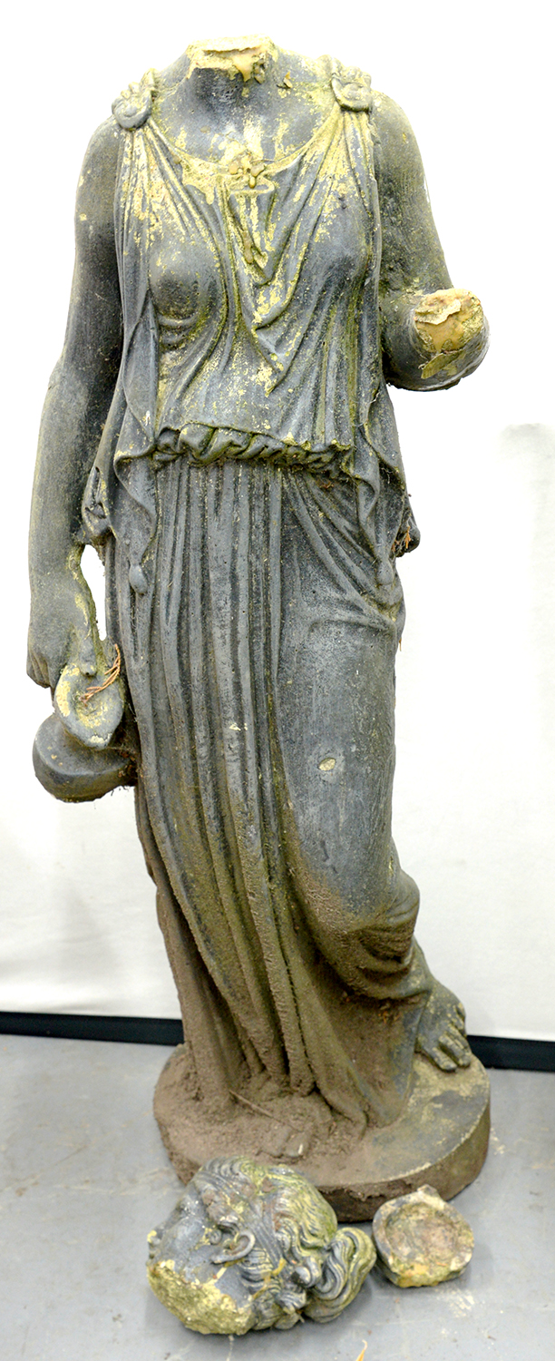 A RECONSTITUTED STONE GARDEN STATUETTE OF A MAIDEN (DAMAGED), 100CM H APPROXIMATELY