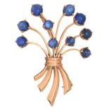 A CABOCHON SAPPHIRE SPRAY BROOCH IN GOLD MARKED 14KT, 5G