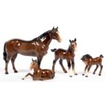 A BESWICK HORSE AND THREE FOALS, VARIOUS SIZES, PRINTED MARK