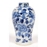 A CHINESE BLUE AND WHITE DRAGON VASE, 12.5CM H, KANGXI MARK, LATE 19TH / EARLY 20TH C