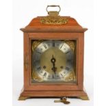 AN 18TH C STYLE WALNUT MANTEL CLOCK WITH GONG STRIKING MOVEMENT, 30CM H