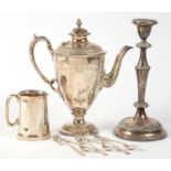 A GEORGE V SILVER TANKARD, GLASS BOTTOM, 10 CM H, BIRMINGHAM 1934 AND MISCELLANEOUS PLATED WARE,
