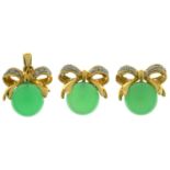 A CHRYSOPRASE AND DIAMOND PENDANT AND EARRINGS EN SUITE, IN GOLD MARKED 18K, 7G