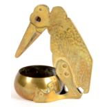 A BRASS NOVELTY CIGAR CUTTER AND ASHTRAY IN THE FORM OF A BIRD, 15CM H, EARLY 20TH C