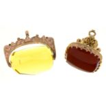A GOLD AND CITRINE FOB SWIVEL IN 9CT GOLD, BIRMINGHAM 1900 AND A CORNELIAN FOB SEAL IN GOLD,