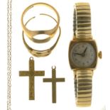 A 9CT GOLD LADY'S WRISTWATCH, ON GOLD PLATED BRACELET, A 9CT GOLD RING, RING MOUNT AND A CROSS